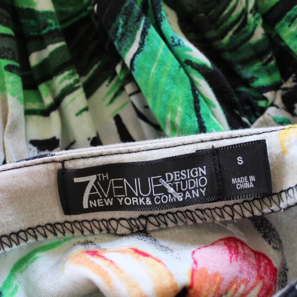 NWOT New York & Co. Tropical Zebra 7th Avenue Short Sleeve Top Small - Picture 10 of 11